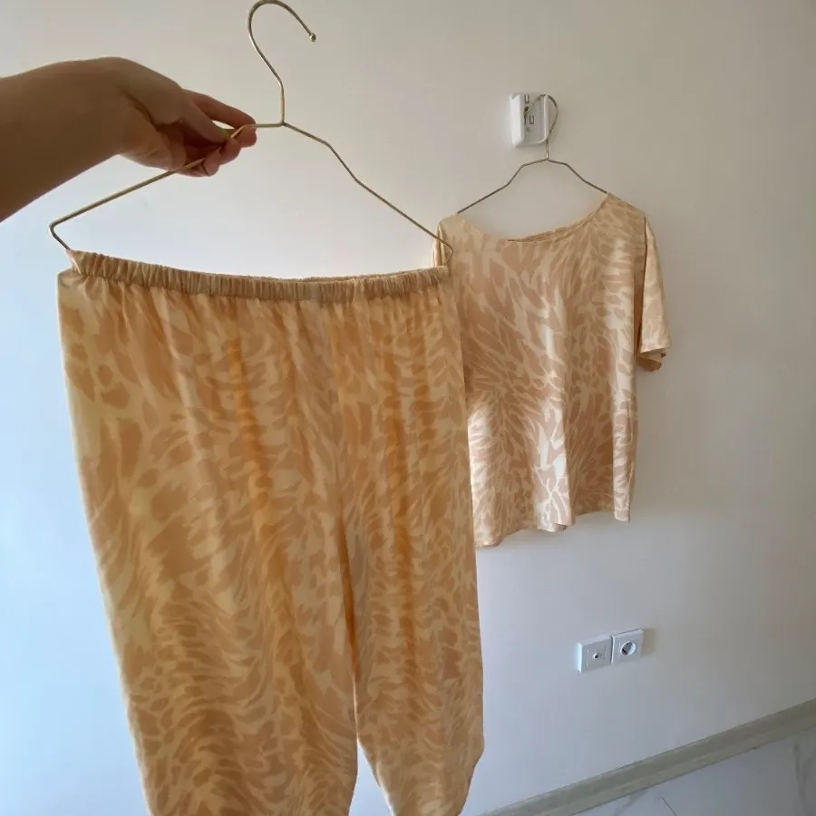 لباس خواب کرمی