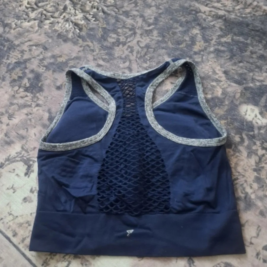 نیم تنه ی ورزشی