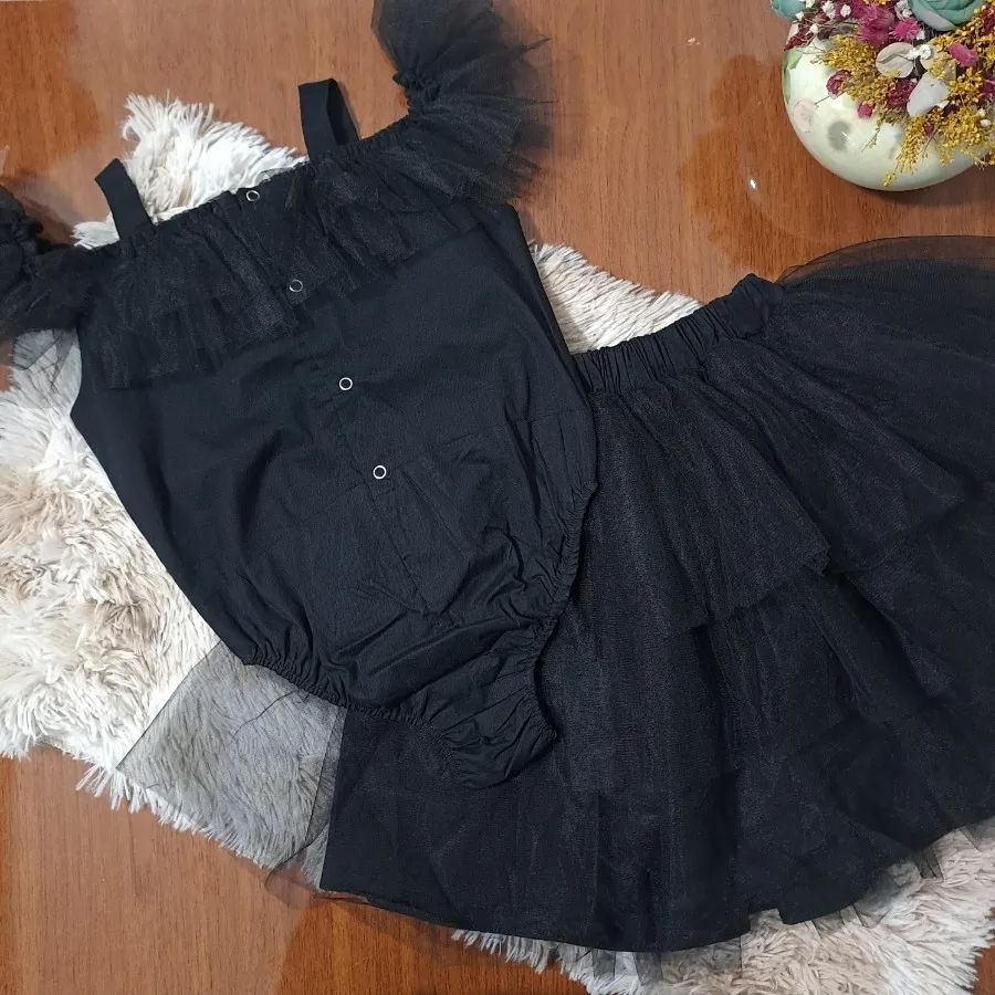 بادی و دامن دخترانه