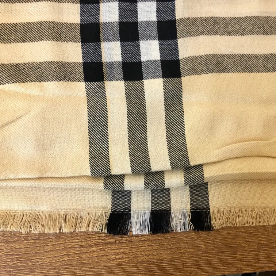 شال طرح Burberry