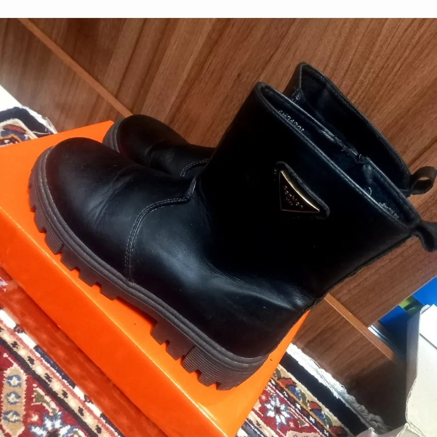 نیم بوت چرم سایز 33،34