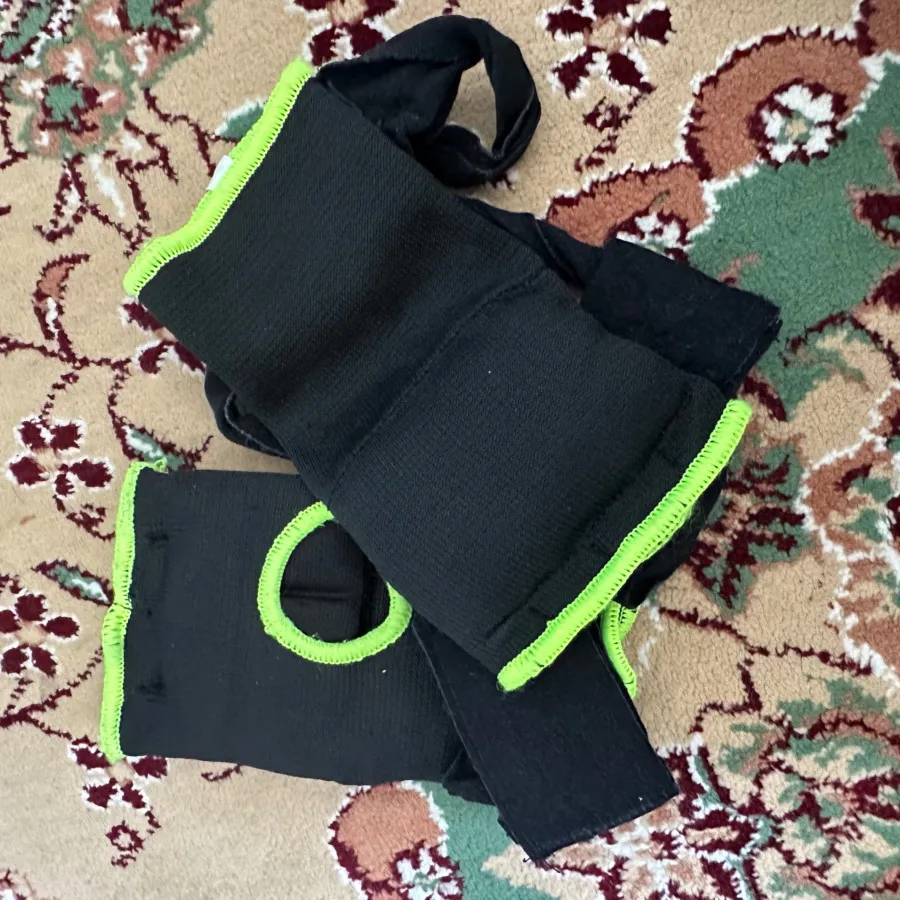 دستکش بوکس و تجهیزات رزمی