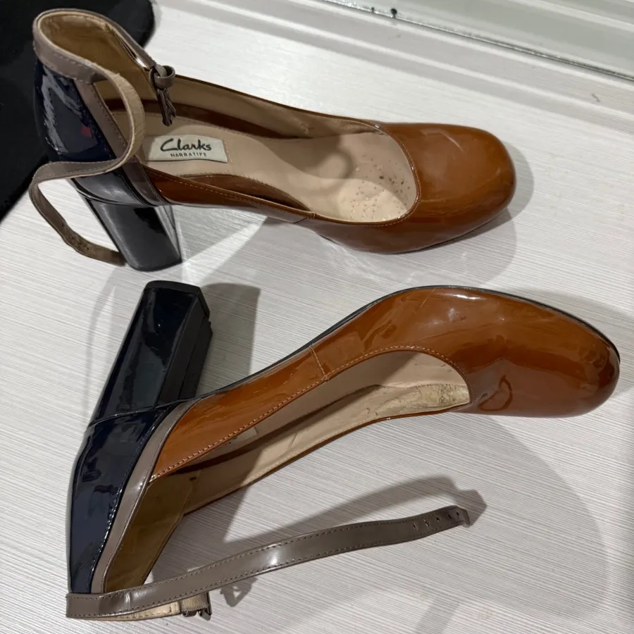 کفش پاشنه دار برند clarks