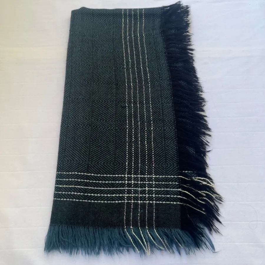 روسری پشمی کوتاه