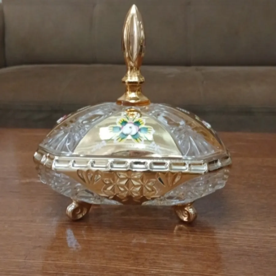 شکلات خوری طلاکوب پایه دا