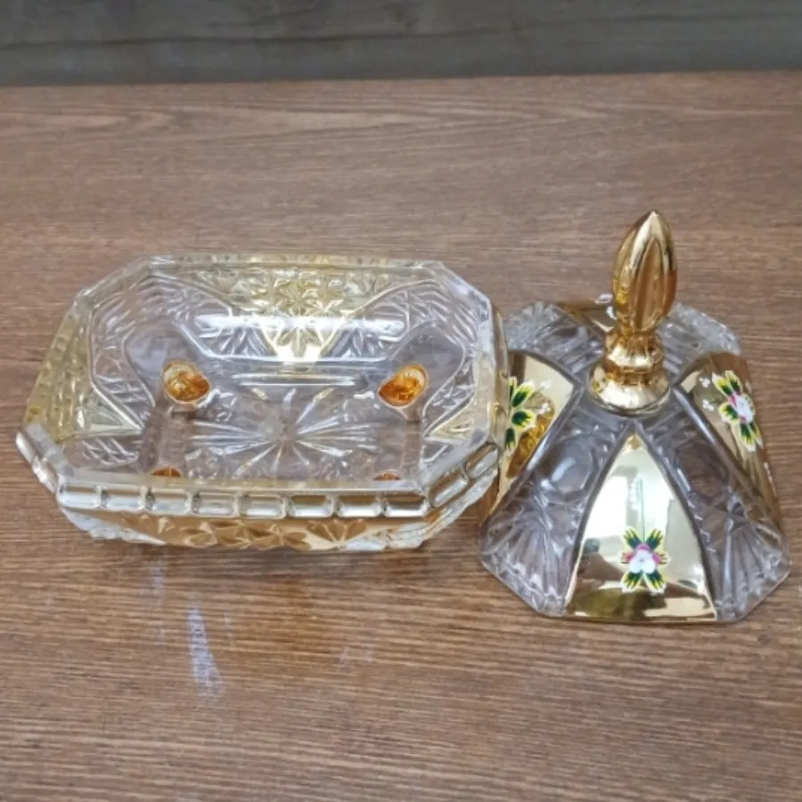 شکلات خوری طلاکوب پایه دا