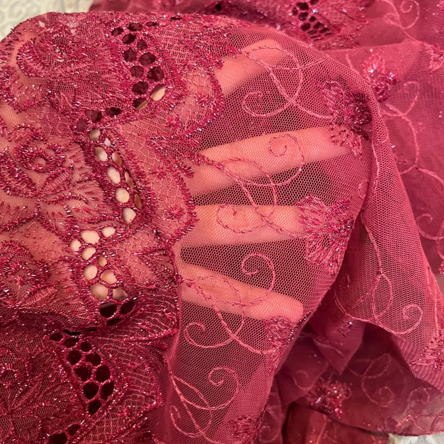 پارچه زرشکی تور و گیپور