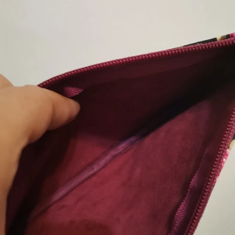 کیف سیب داخل مخمل