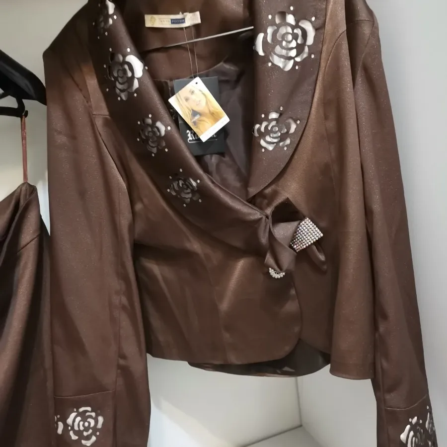 کت ودامن قهوه ای تگدار