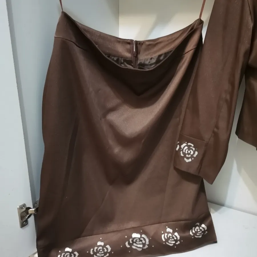 کت ودامن قهوه ای تگدار