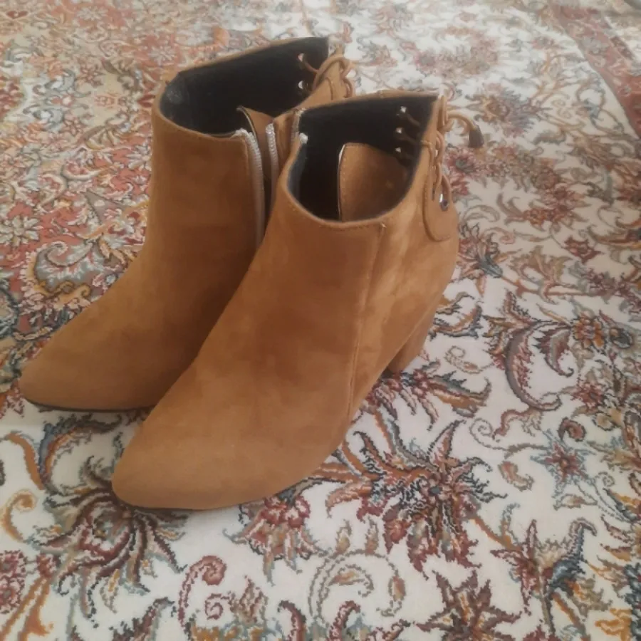 بوت قهو ه ای  کاملا نو نو