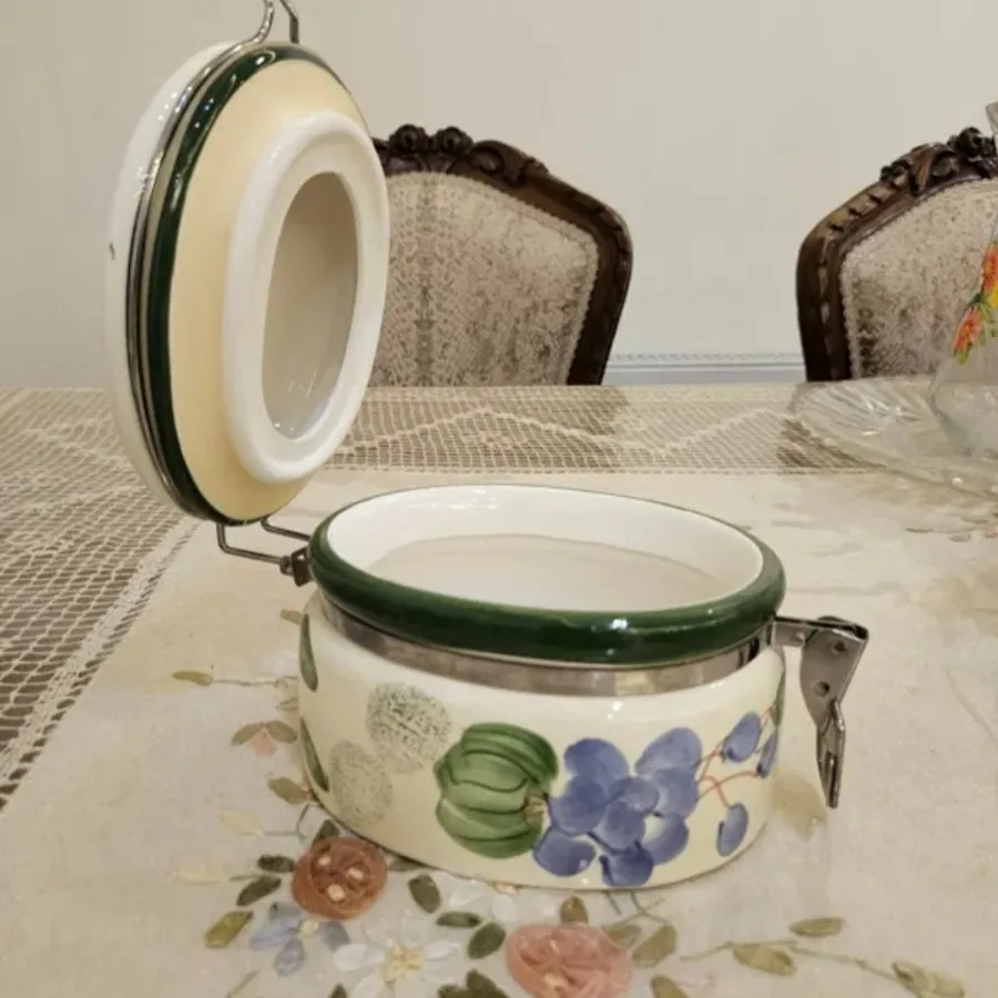 ظرف کاربردی  قدیمی