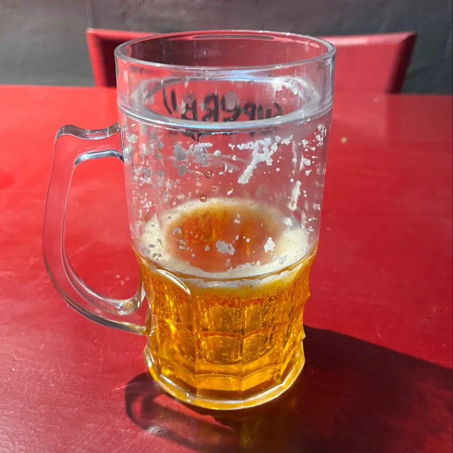 لیوان طرح آبجو