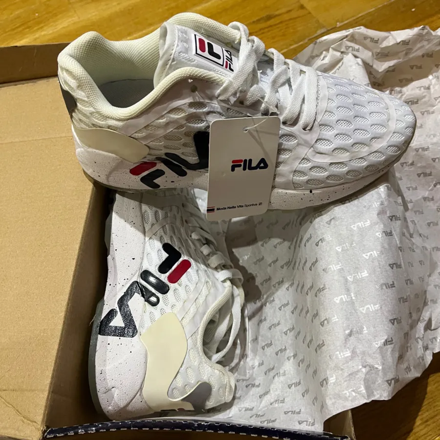 کفش برند FILA
