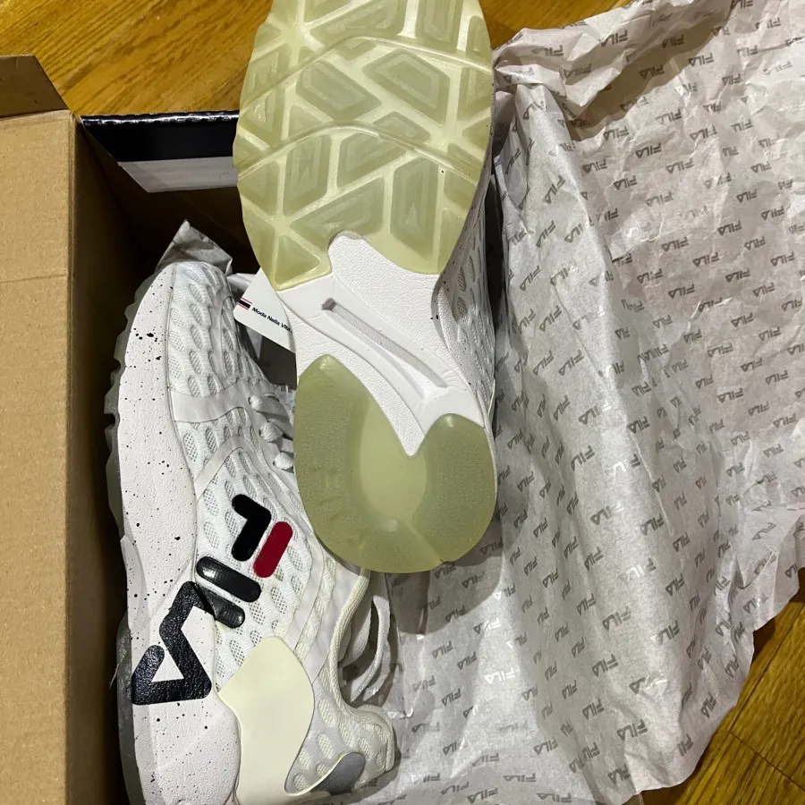 کفش برند FILA