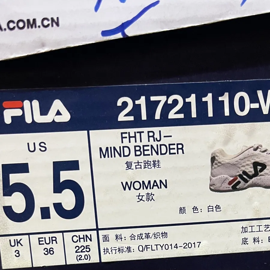 کفش برند FILA