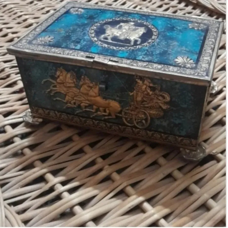 جعبه آنتیک قدیمی