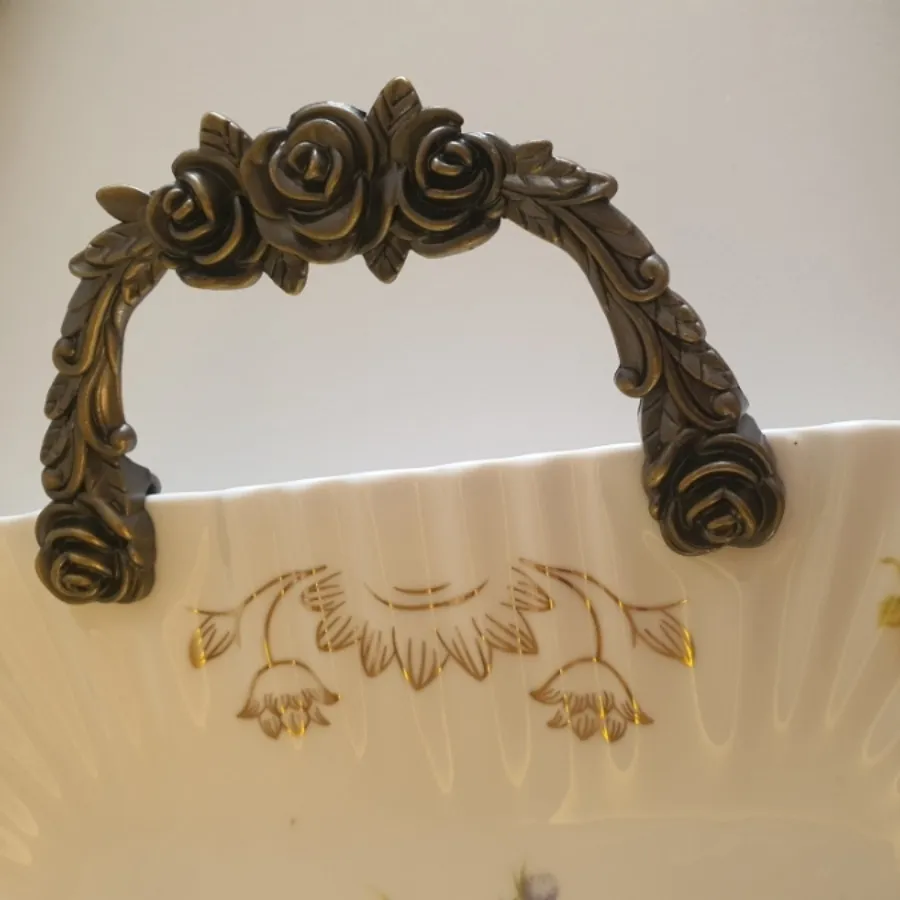 شیرینی خوری