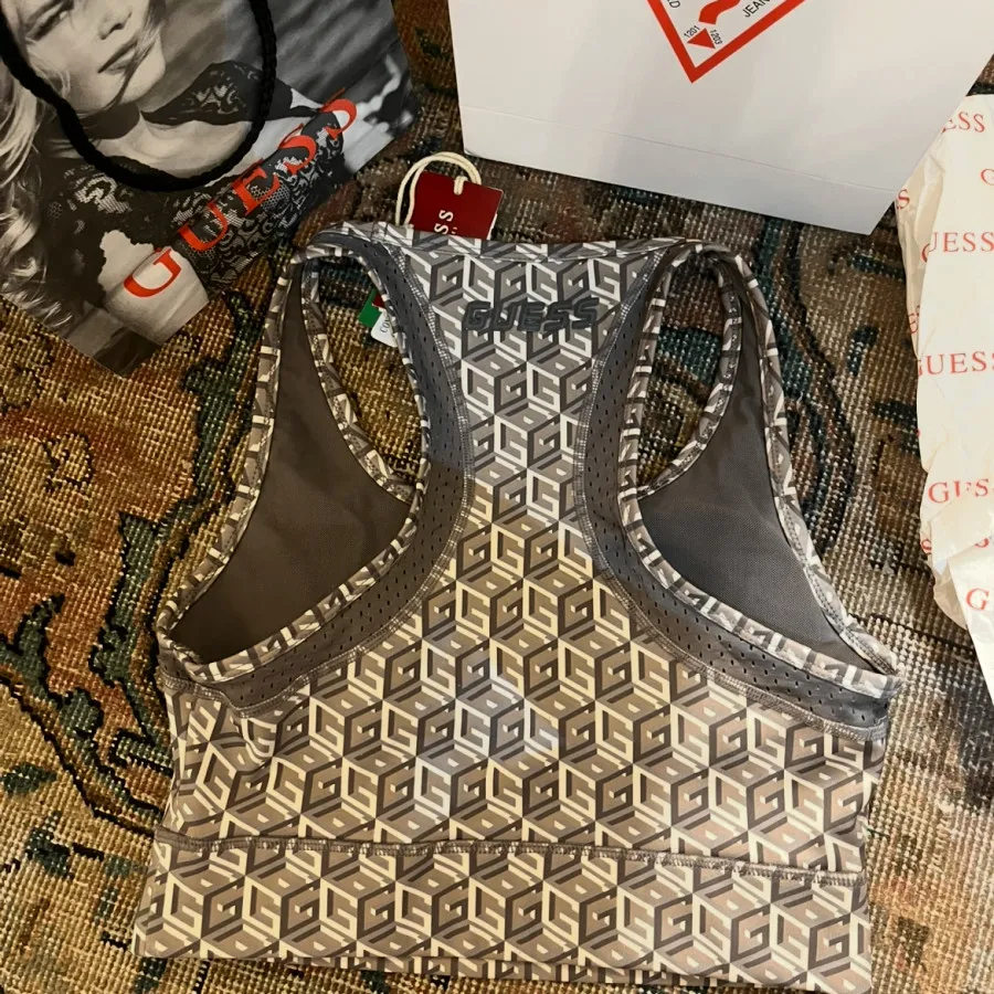 نیم تنه guess