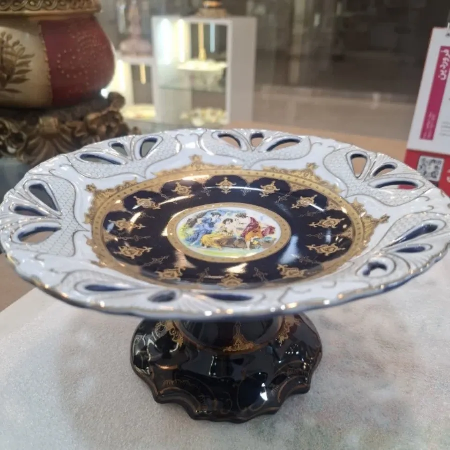 ظرف پایه دار