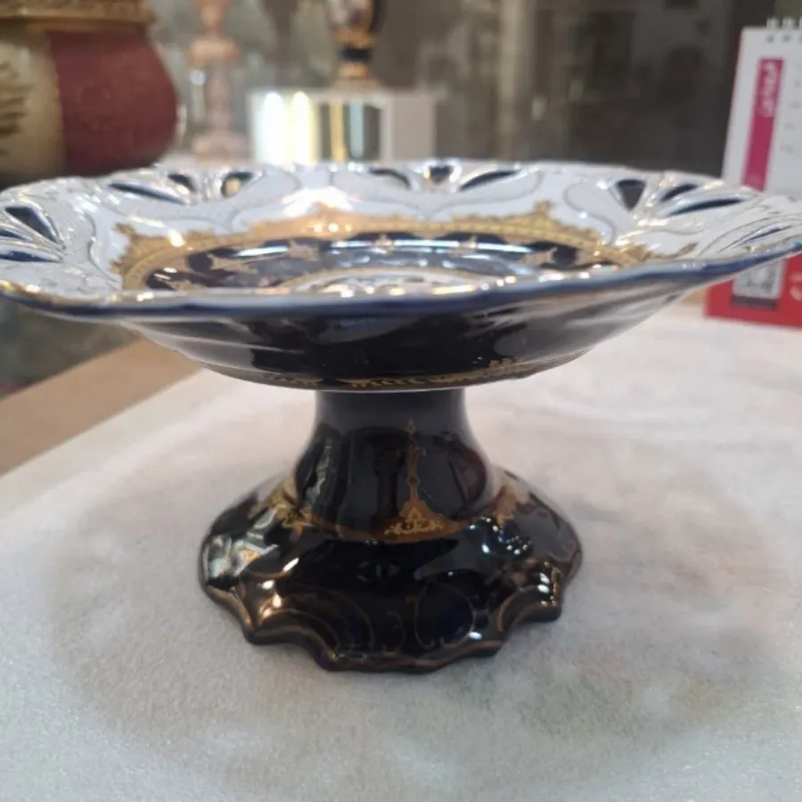 ظرف پایه دار