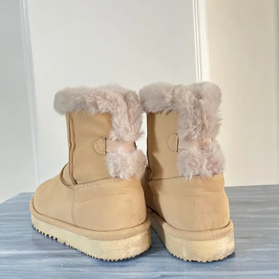 نیم بوت طرح Ugg