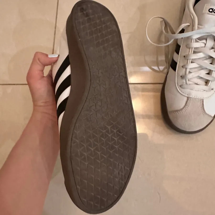 کتونی Adidas