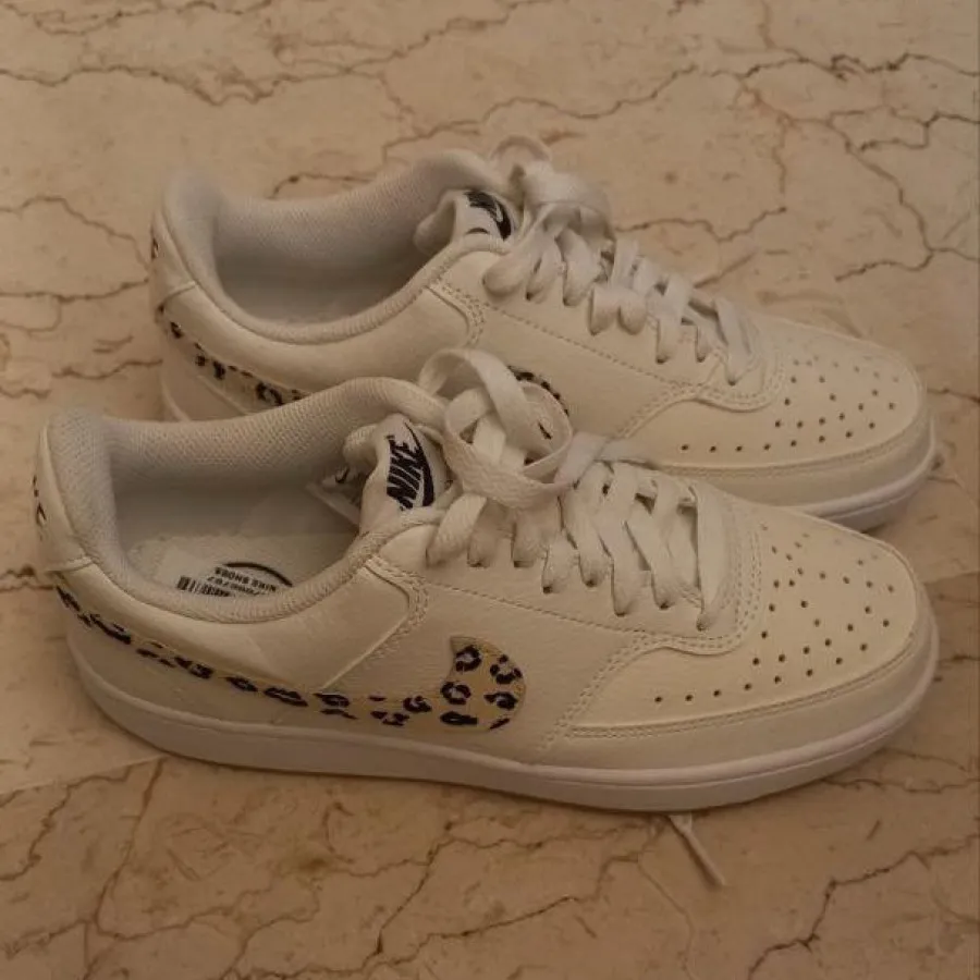 کفش nike کرم