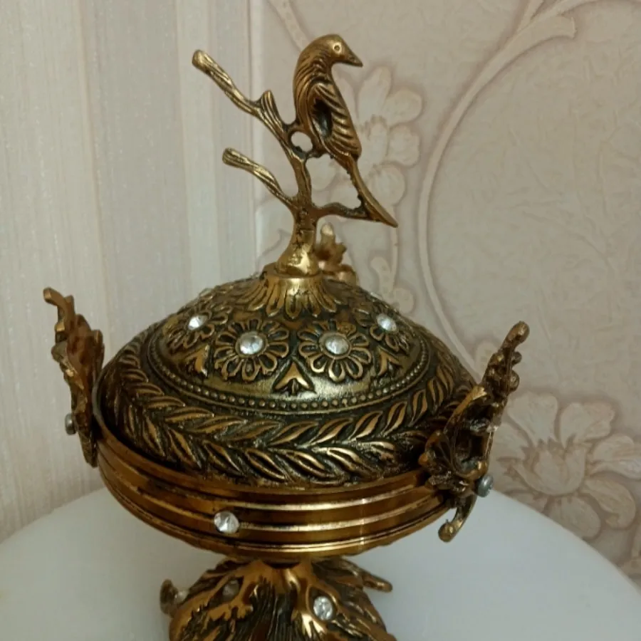شکلات خوری پایه دار برنز