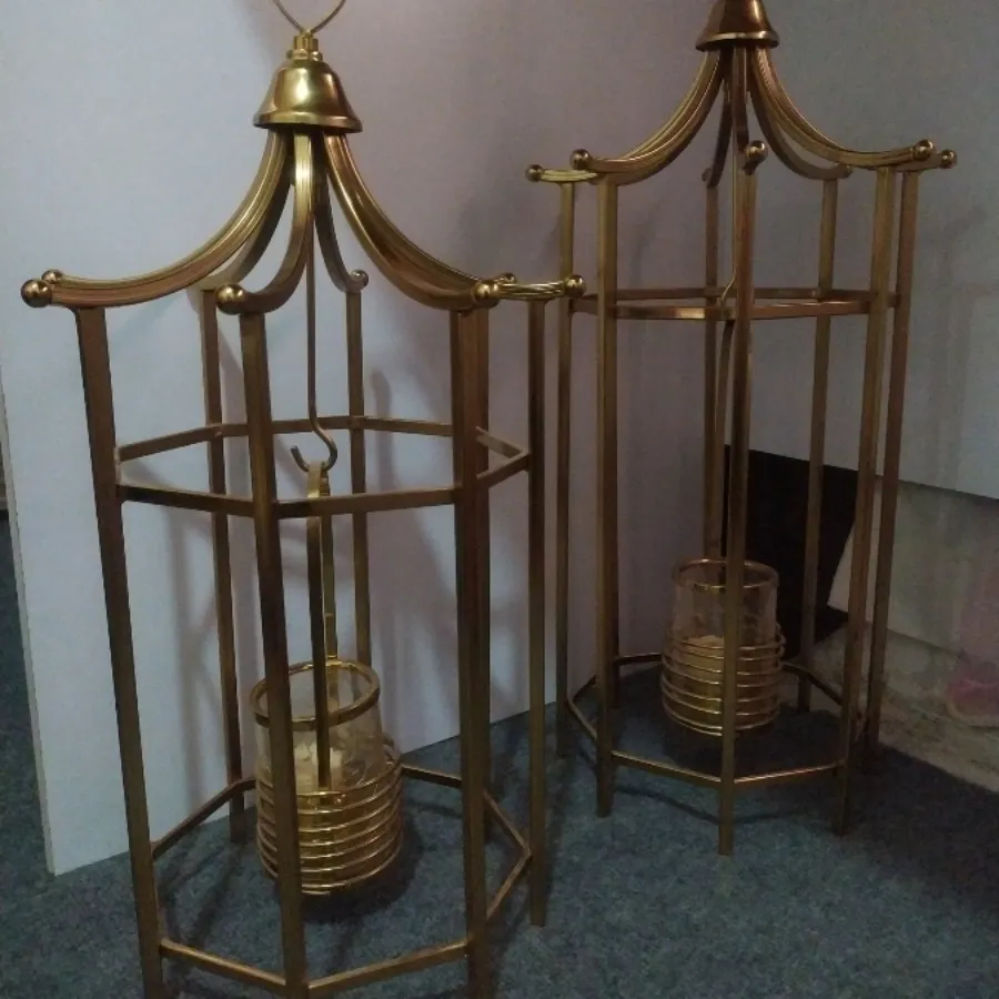 فانوس کنار سالن