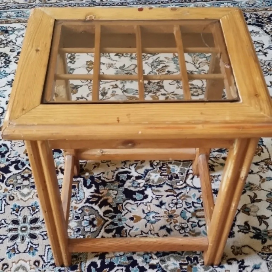 رویه پشتی و میز