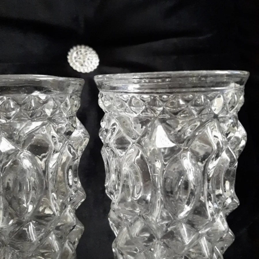 گلدان شیشه ای قدیمی