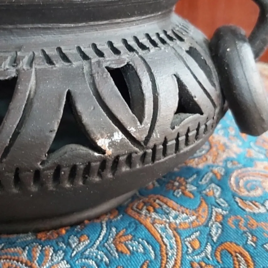شکلات خوری یا آجیل خوری