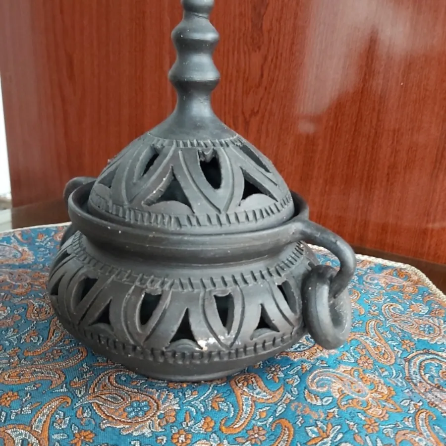شکلات خوری یا آجیل خوری