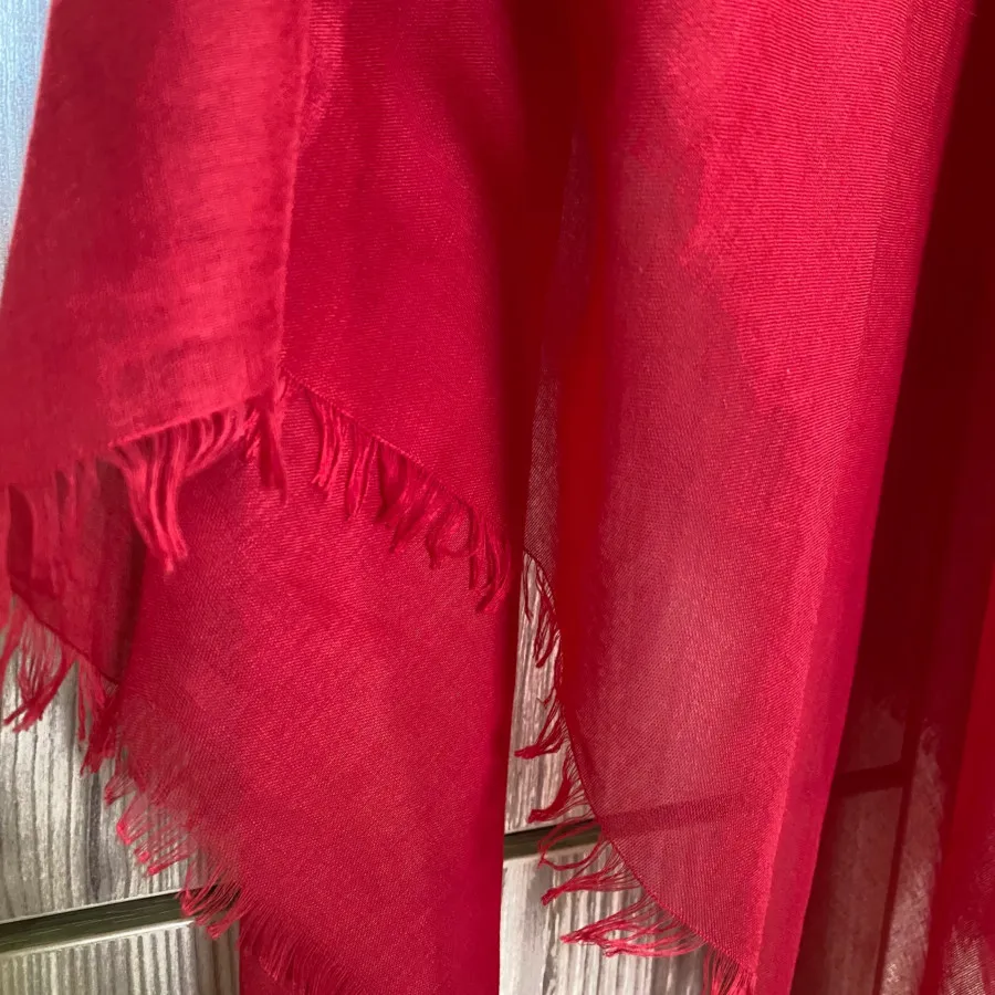 روسری نخی قرمز