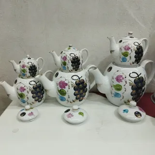 شش عدد قوری انگوری