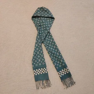 شال سبز طرح دار