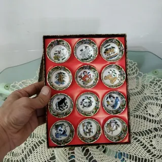دوازده عدد پیاله