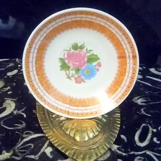 دیوارکوب یا نعلبکی