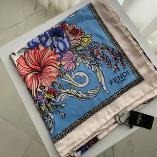 روسری دست‌دوز  فندی
