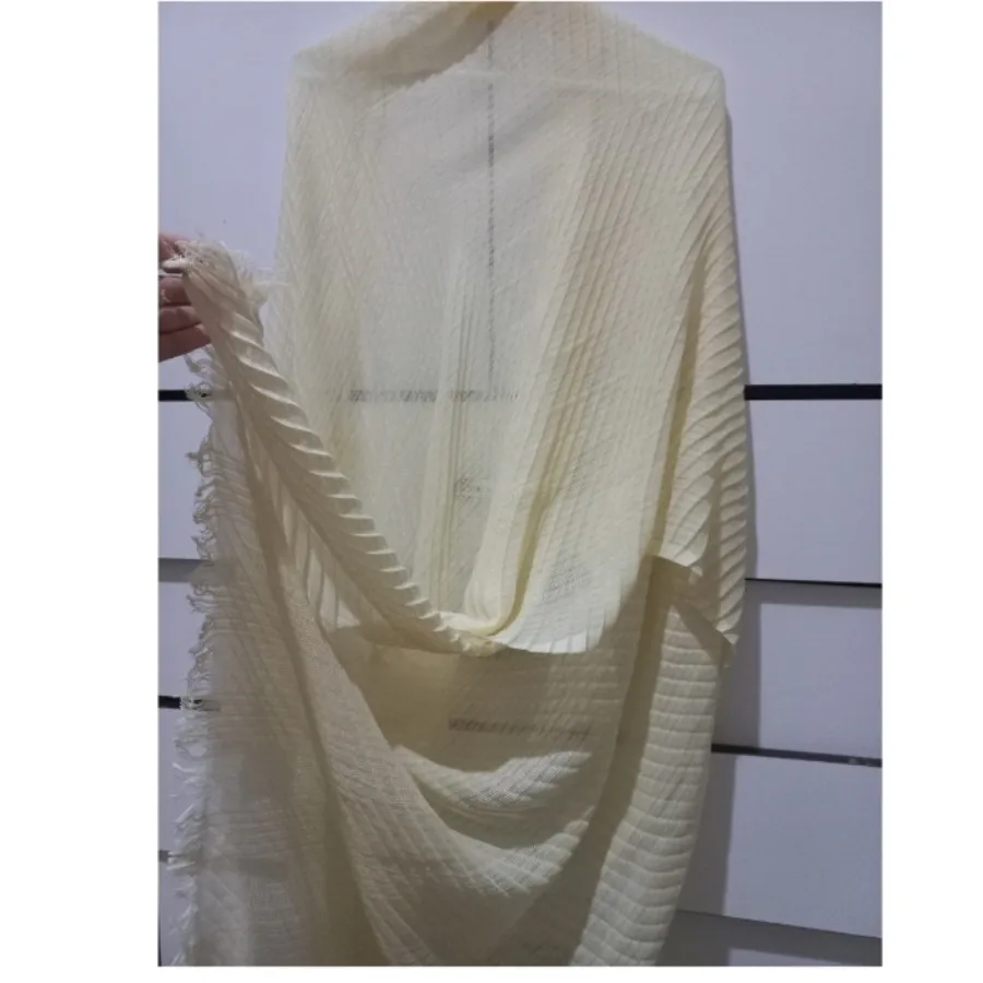 شال کرم نخی کاملا نو