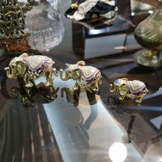 جا جواهری و مجسمه فیل