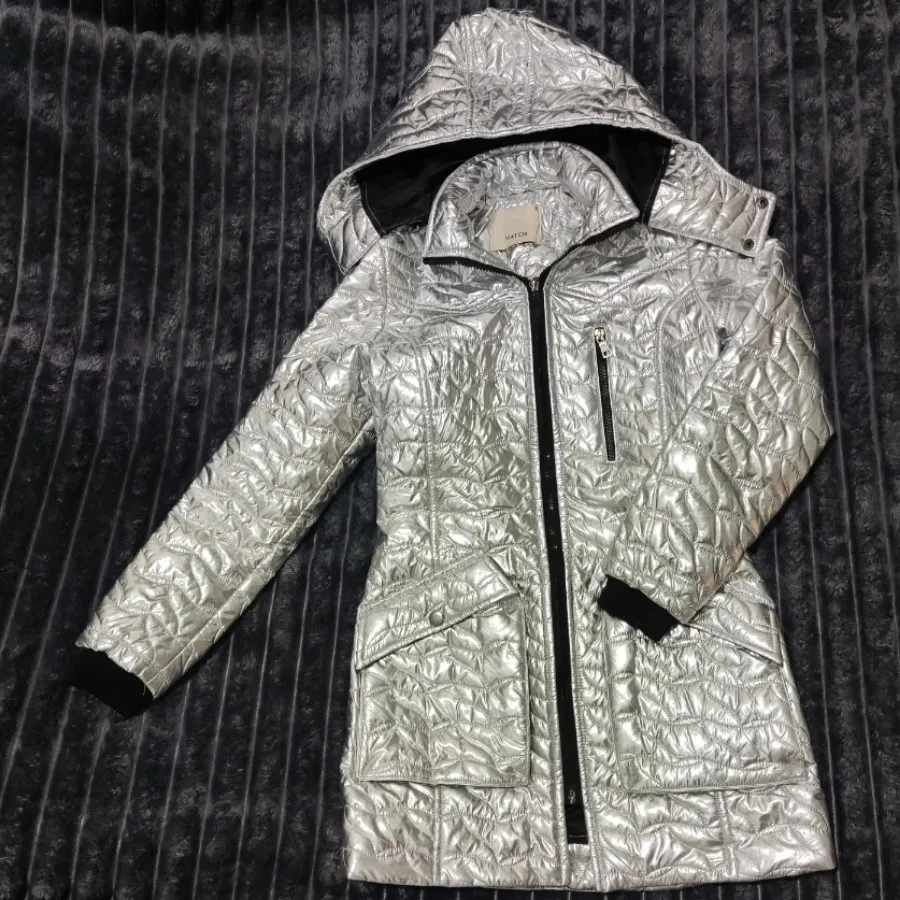 کاپشن شیک نقره ای