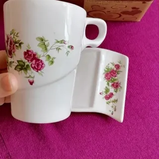 لیوان و زیر لیوانی