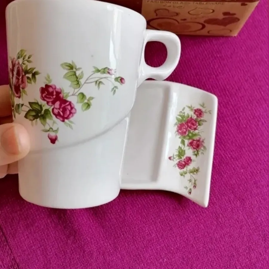 لیوان و زیر لیوانی