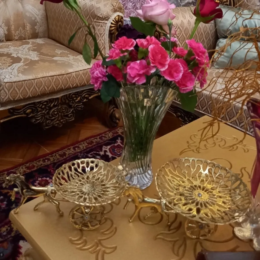 شکلات خوری و شیرینی خوری