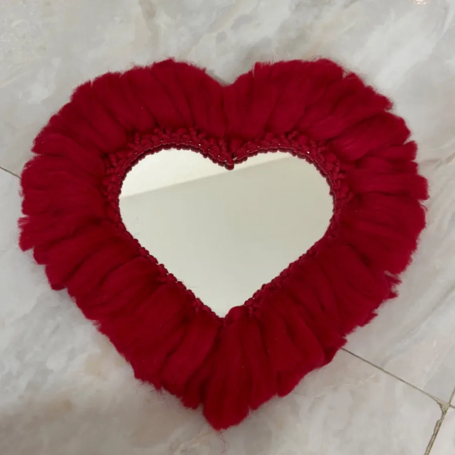اینه مکرومه قلبی