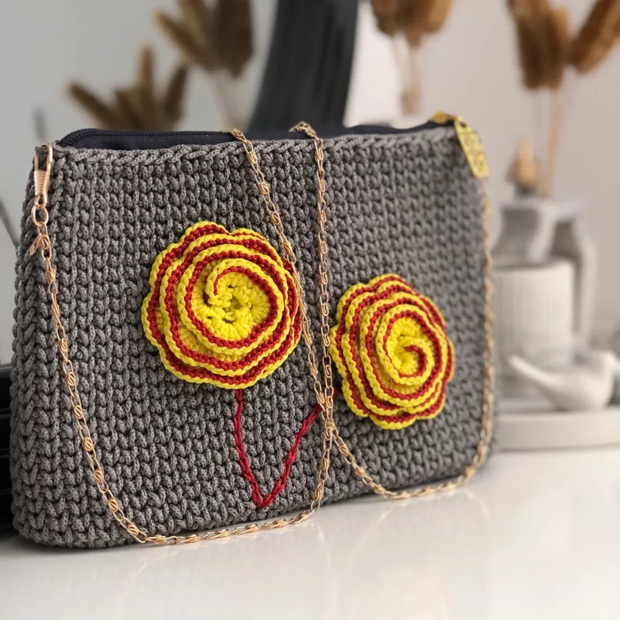 کیف مکرومه با گل رز
