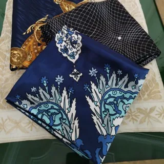 روسری ساتن