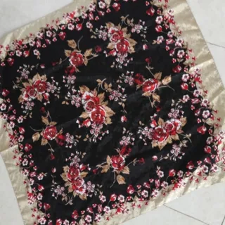 روسری چهارگوش